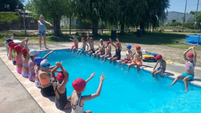 COMIENZO DE LA COLONIA DE VACACIONES Y ESTRENΓ DE LA NUEVA PILETA DE NATACIΓN
